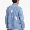 Ausgefranstes, bespritztes Jeanshemd