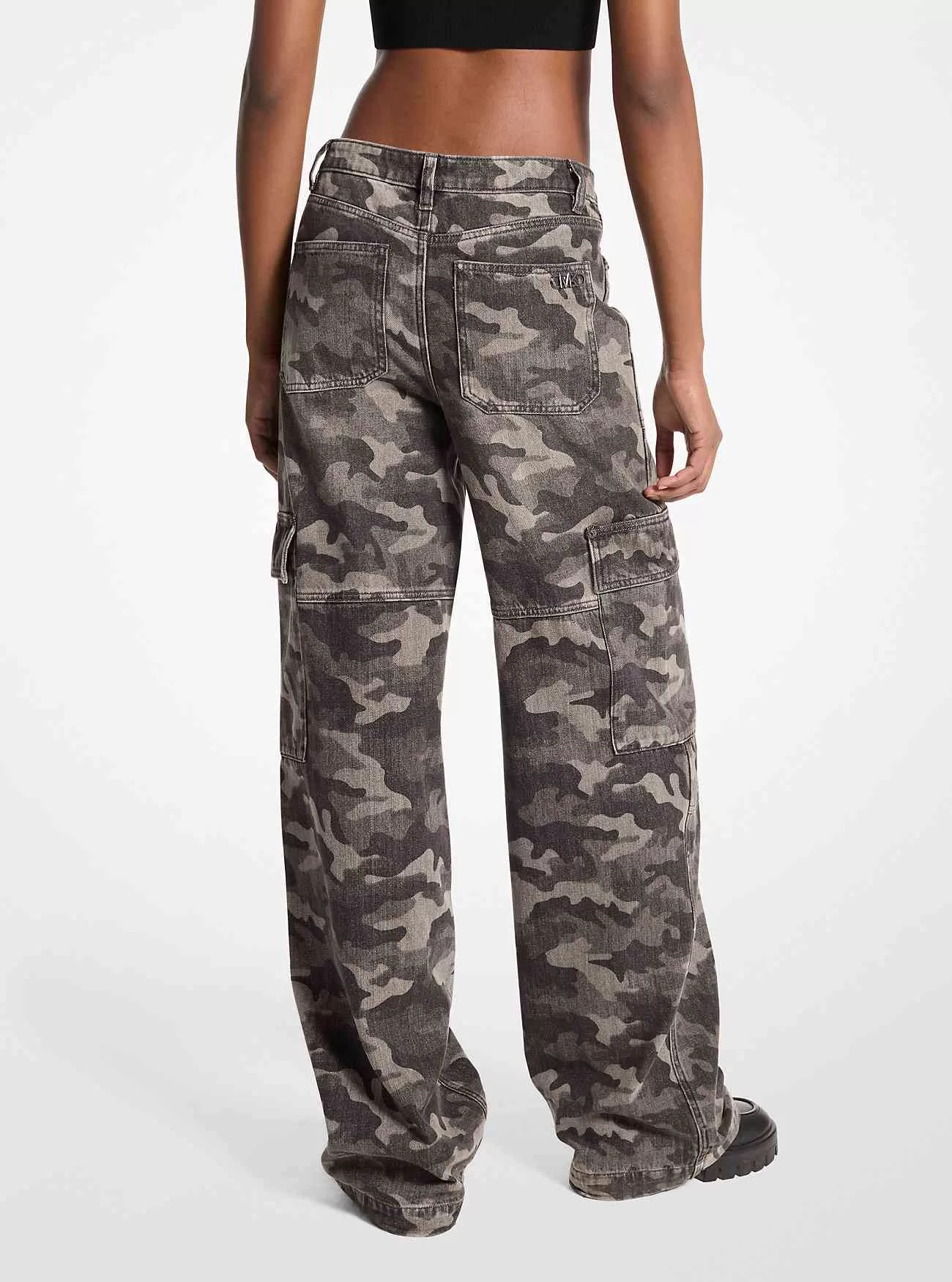 Camouflage-Denim-Cargohose mit weitem Bein