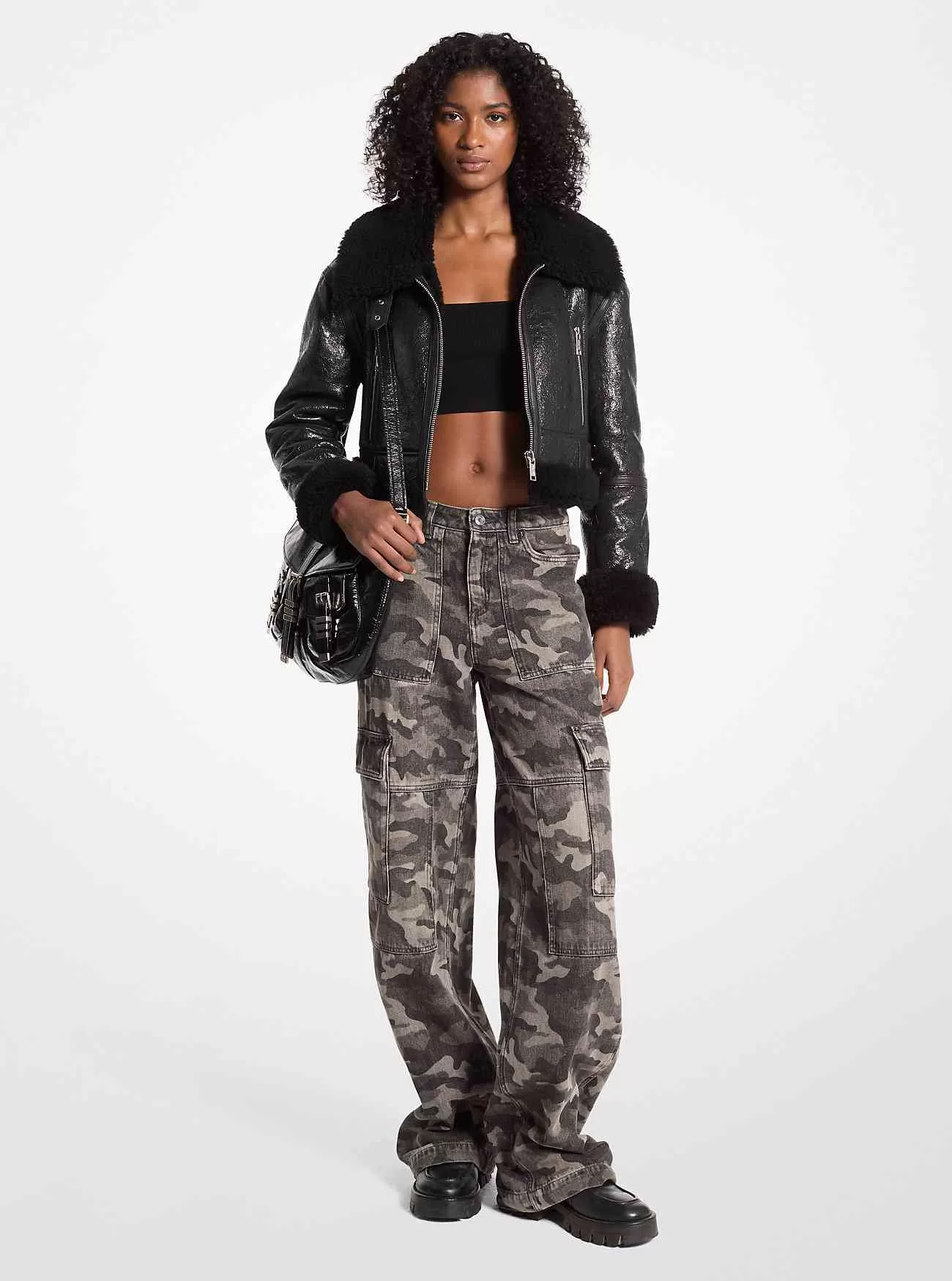 Camouflage-Denim-Cargohose mit weitem Bein