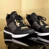 Georgie Metallic-Logo und Wildleder-Trainer