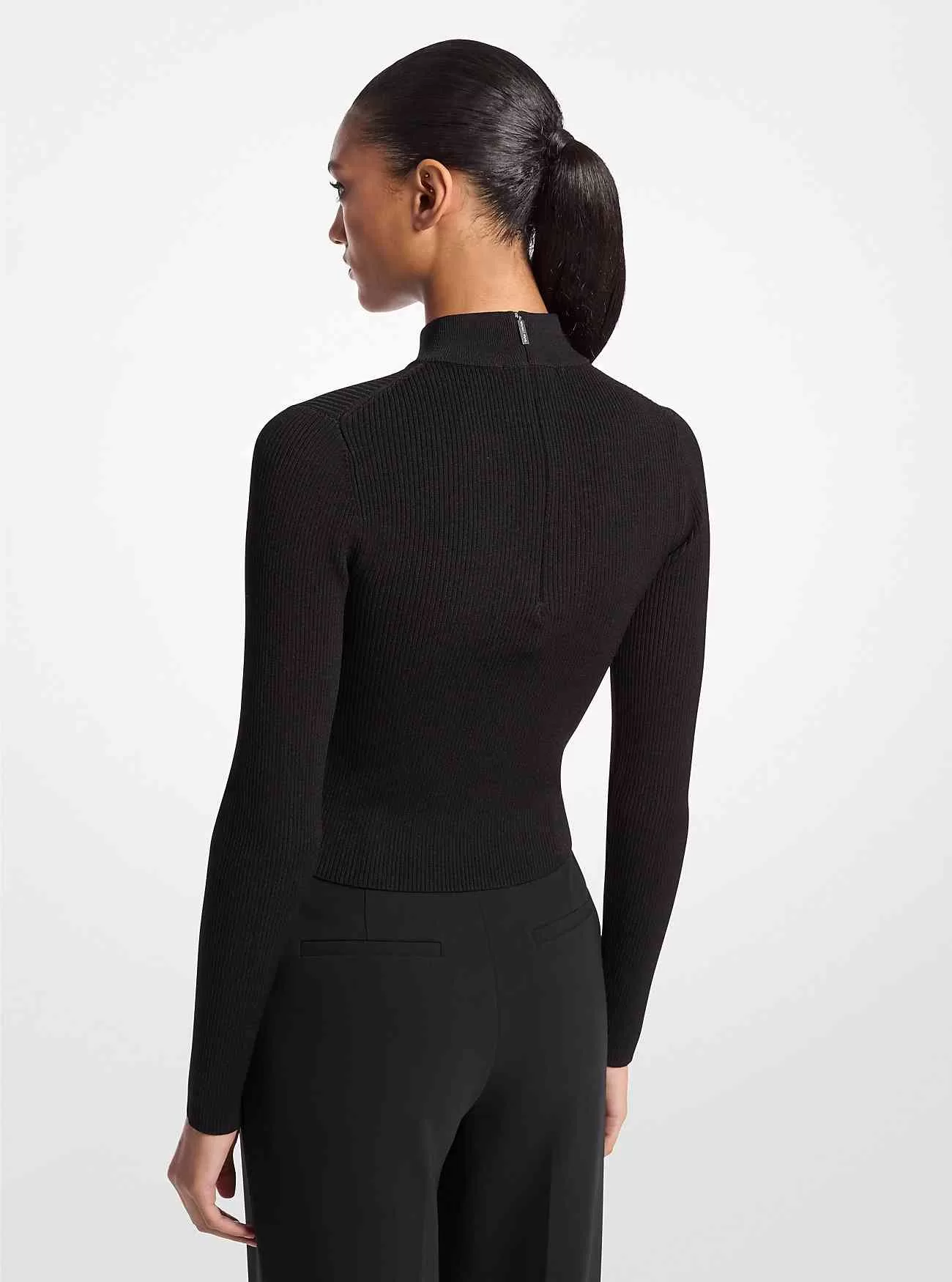 Gerippter Strickpullover mit Stehkragen