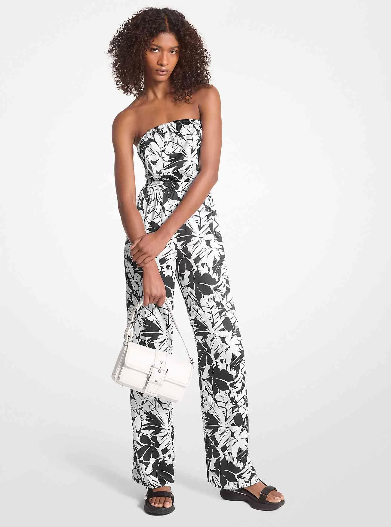 Jumpsuit aus Satin mit Palmen-Print und Raffung am Rücken