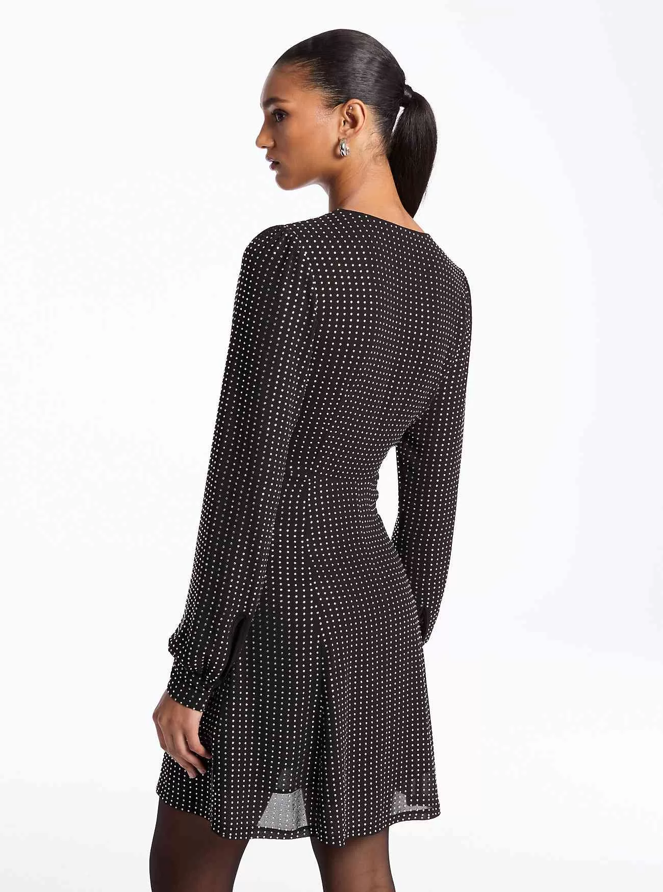 Kleid aus Georgette mit Strasssteinen