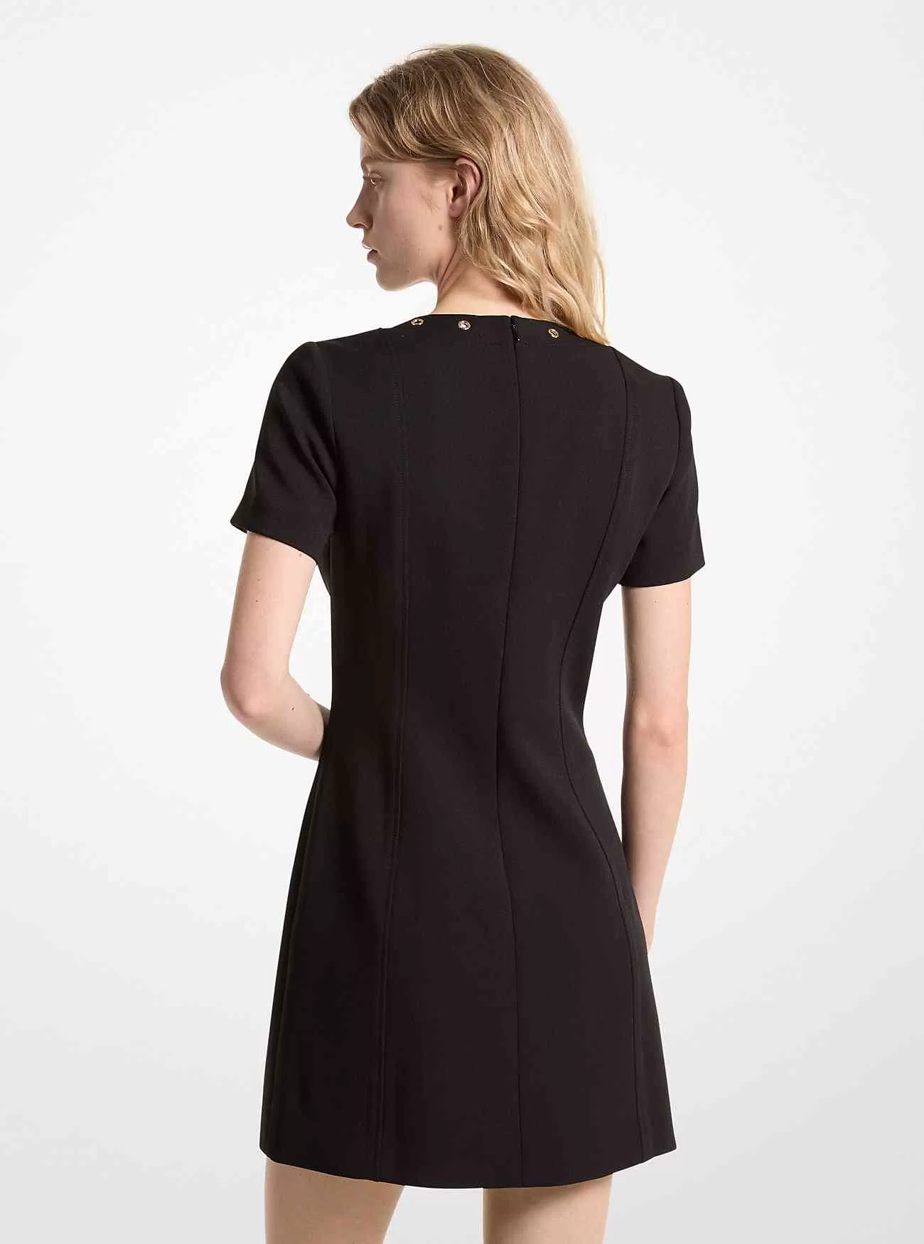 Kleid aus Stretch-Crêpe mit Schnürung Kleid aus Stretch-Crêpe mit Schnürung