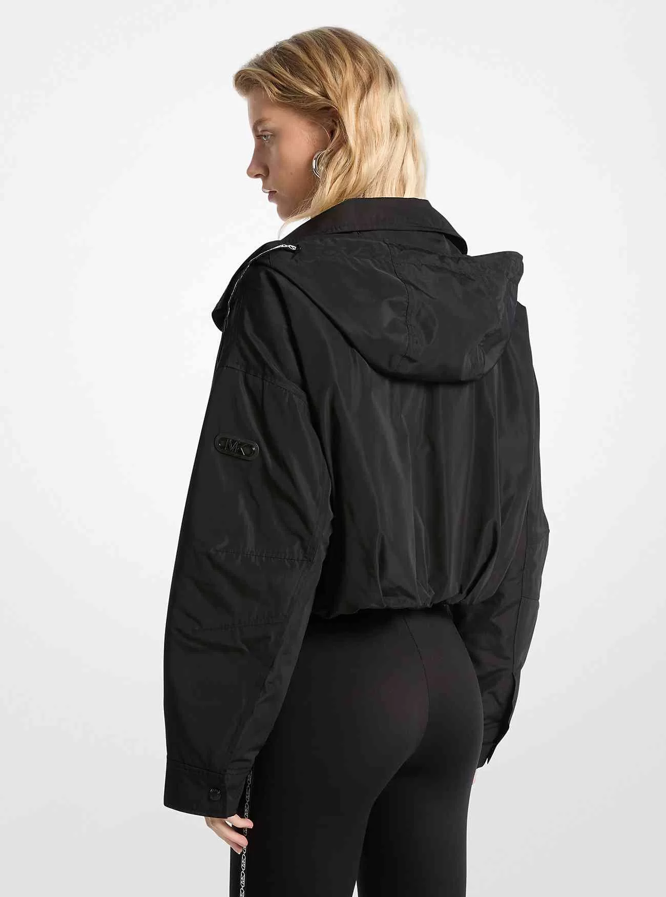 Kurz geschnittene Kapuzenjacke