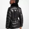 Packbare Pufferjacke aus gestepptem Nylon und Kunstpelzbesatz