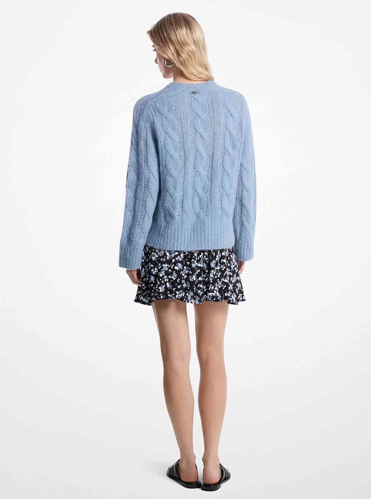 Pullover aus Nylon- und Alpaka-Mischgewebe mit Zopfmuster Pullover aus Nylon- und Alpaka-Mischgewebe mit Zopfmuster