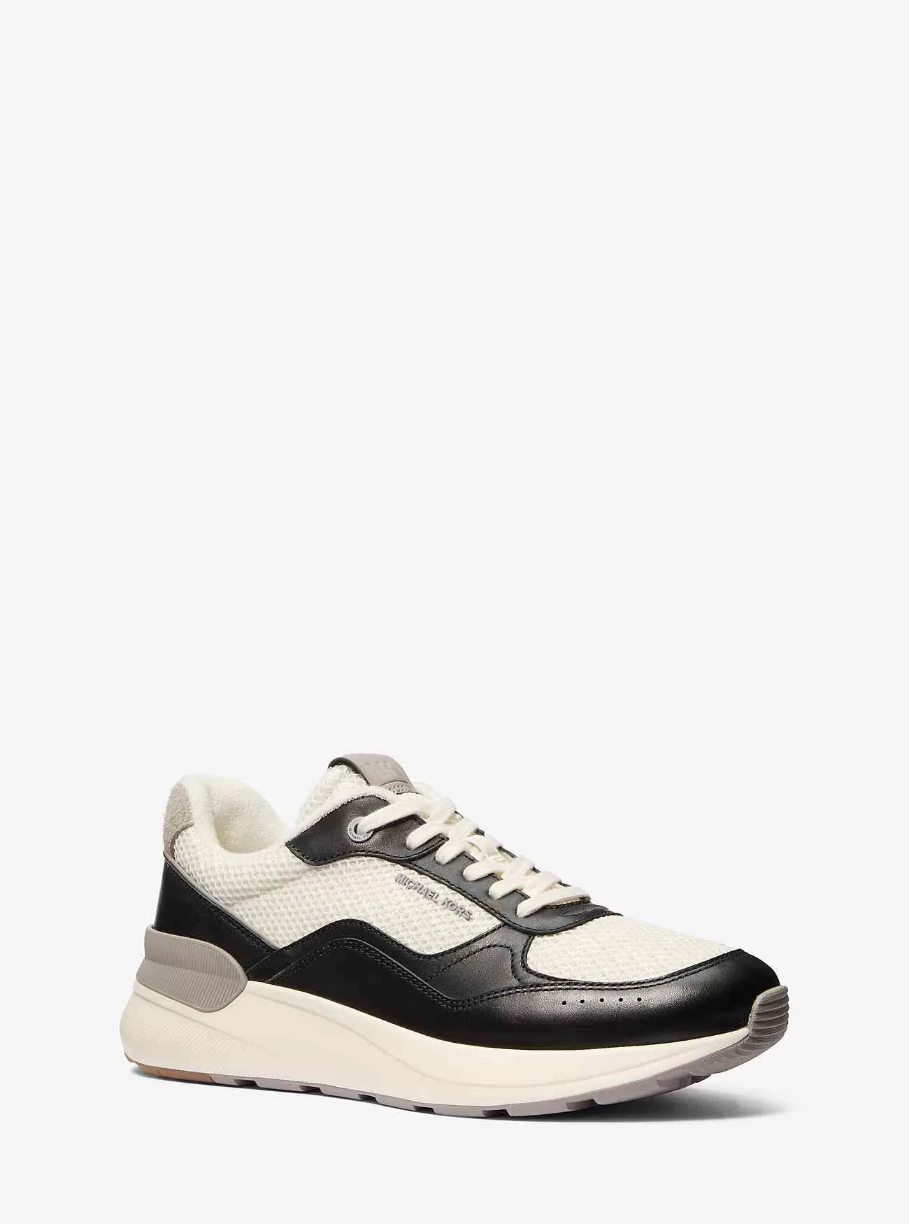 Trevor Mixed-Media-Trainer