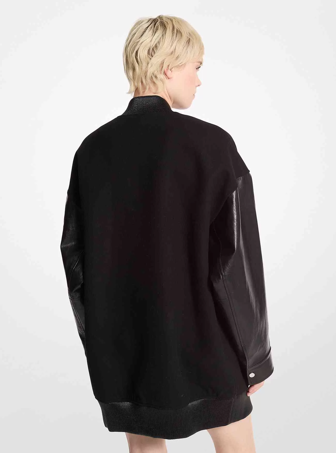 Übergroße Mixed-Media-Bomberjacke