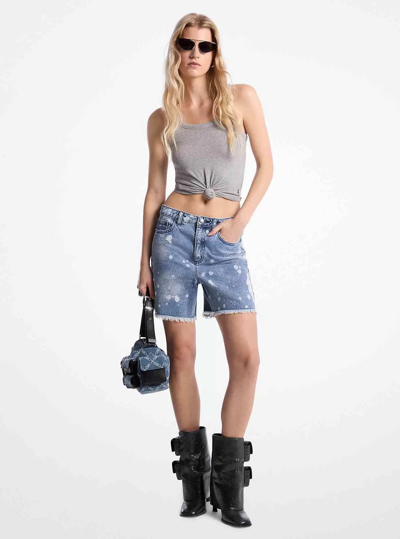 Von Hand bespritzte Boyfriend-Shorts aus gebleichtem Denim